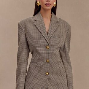 ISO Mila shaped Blazer from Meshki